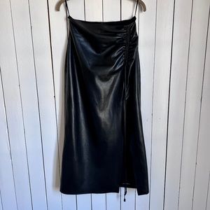 *SOLD* VEGAN LEATHER MID-LENGTH SKIRT Nanushka